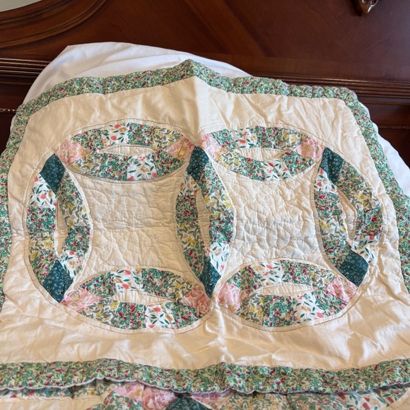 Wedding ring quilt - Picture 3 of 3